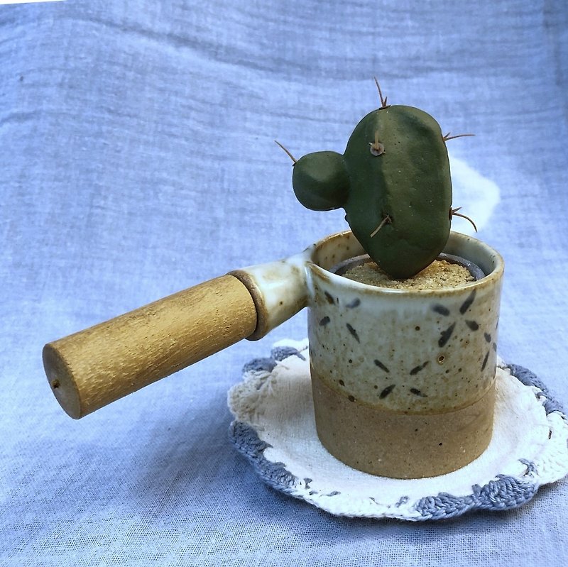 Ceramic cup withe wooden handle - ถ้วย - ดินเผา ขาว