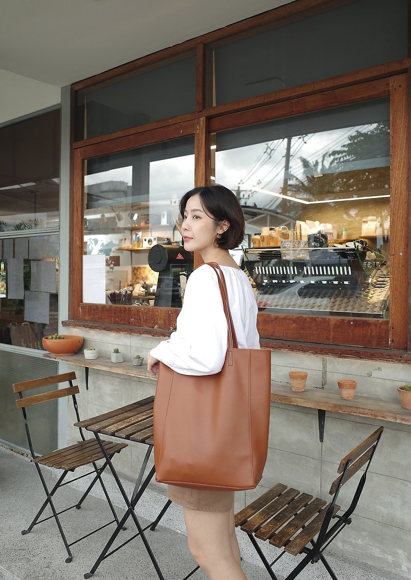 斜挎包  WHITEOAKFACTORY Denise shoulder bag - Brown - กระเป๋าถือ - หนังเทียม สีนำ้ตาล