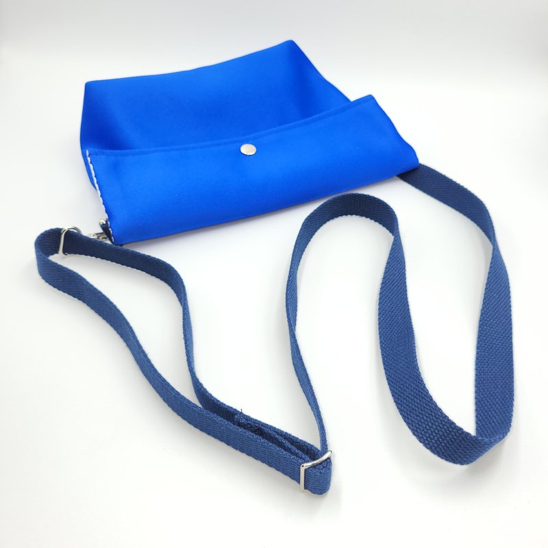 手作雙口袋側背包 寶藍色 微微瑕疵樣本包特賣 - 側背包/斜背包 - 聚酯纖維 藍色