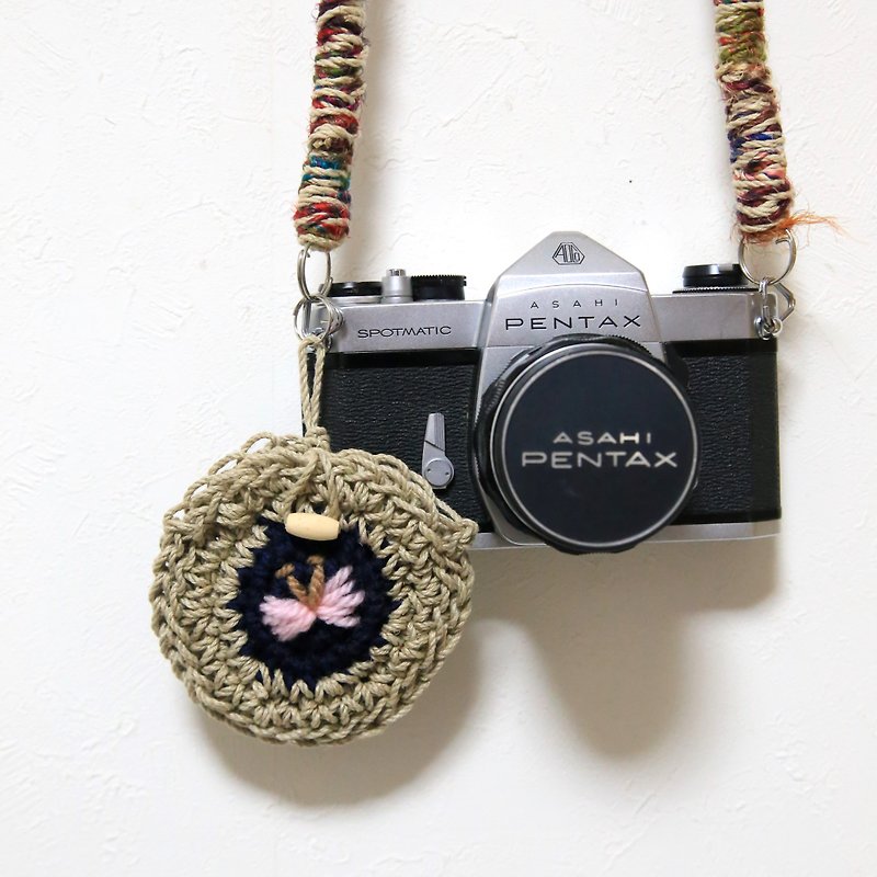 Double-sided embroidery lens cap holder/for 67mm or less - กระเป๋ากล้อง - ผ้าฝ้าย/ผ้าลินิน 