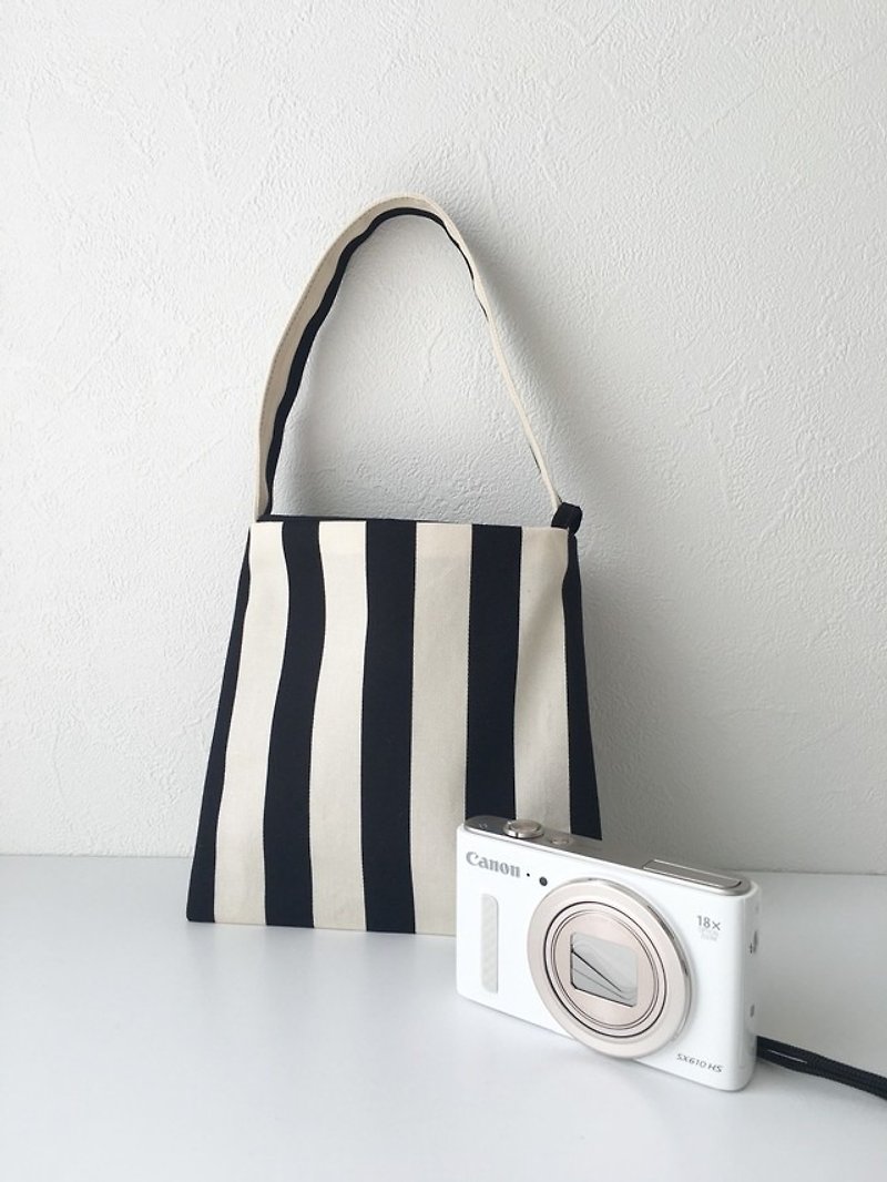 Also it becomes purse to become even yukata "Dejika purse mini bag" - กระเป๋าเครื่องสำอาง - ผ้าฝ้าย/ผ้าลินิน สีดำ