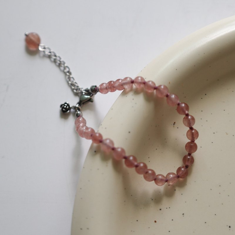 Love Me Strawberry Quartz Bracelet - สร้อยข้อมือ - สแตนเลส สึชมพู