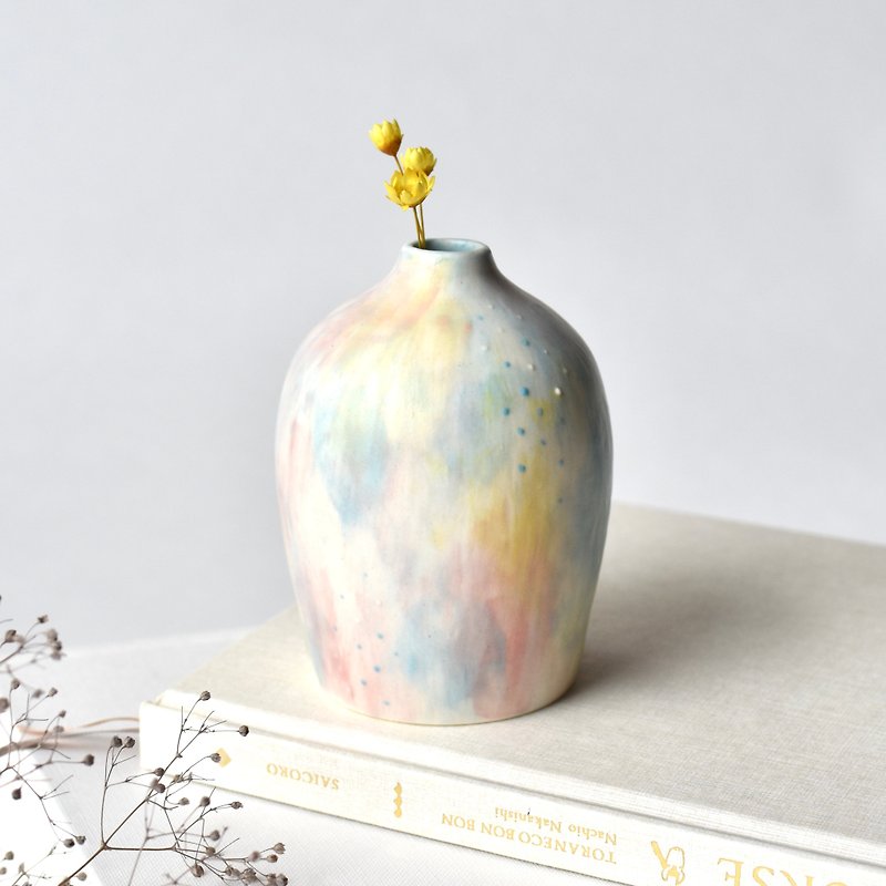 One-of-a-kind vase of morning light - เซรามิก - ดินเผา หลากหลายสี