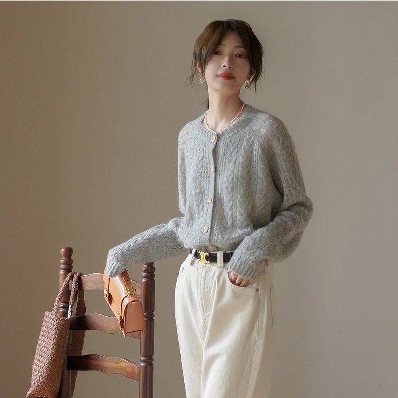 鏤空絞花圓領針織開衫|針織衫|兩色|秋款|Sora-1036 - 女裝毛衣/針織衫 - 羊毛 多色