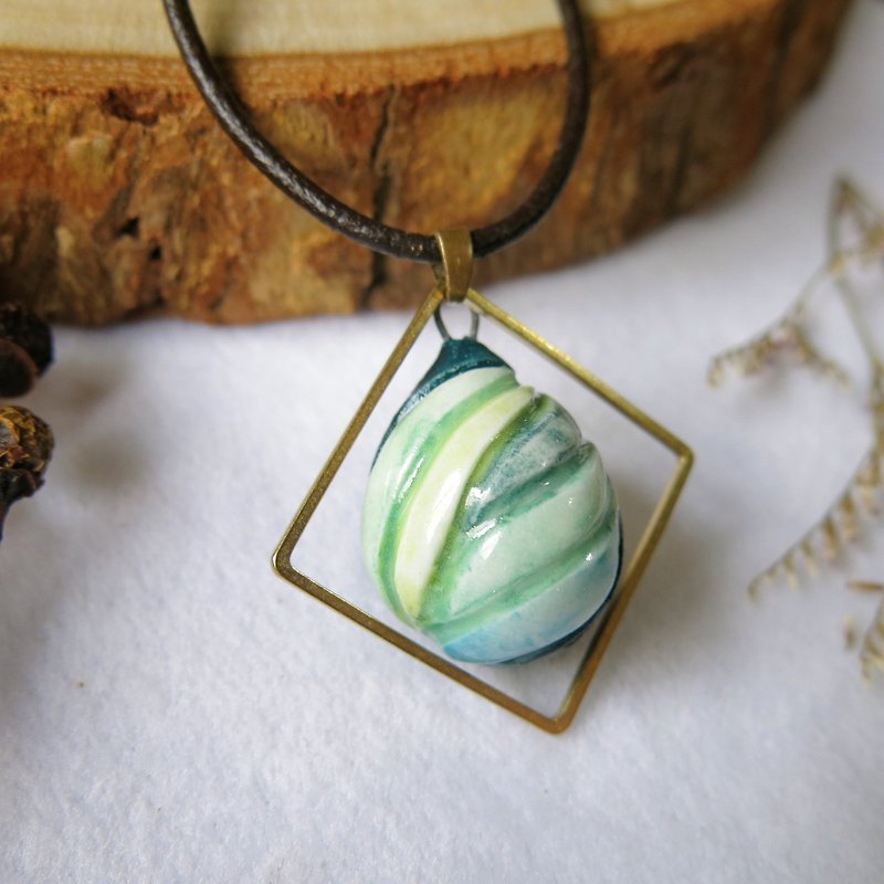 [Birthday Gift] Perfume Essential Oil Necklace - Traces of the Green Forest Wind | Handmade Pottery | Diffuse Incense - สร้อยคอ - เครื่องลายคราม สีน้ำเงิน