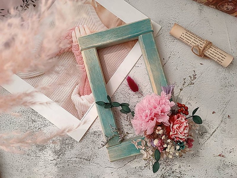Blue Heart Handmade │ Carnation Wooden Frame Flower・Eternal Rose Graduation Bouquet Birthday Gift Mother's Day - Dried Flowers & Bouquets - Plants & Flowers Multicolor