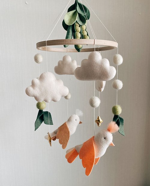 oblakoforkids Woodland baby mobile Green peas and forest birds/ neutral nursery decor