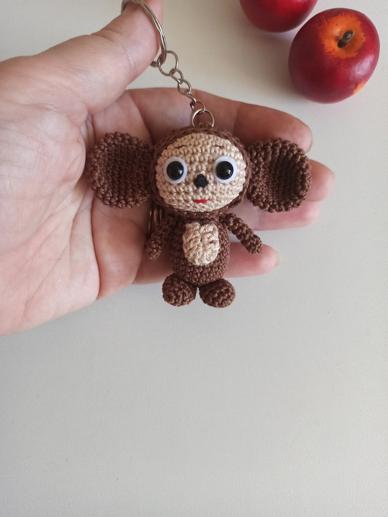 Crochet keychain Cheburashka, amigurumi Cheburashka , cute bag charm,mini toys - ที่ห้อยกุญแจ - ผ้าฝ้าย/ผ้าลินิน สีนำ้ตาล