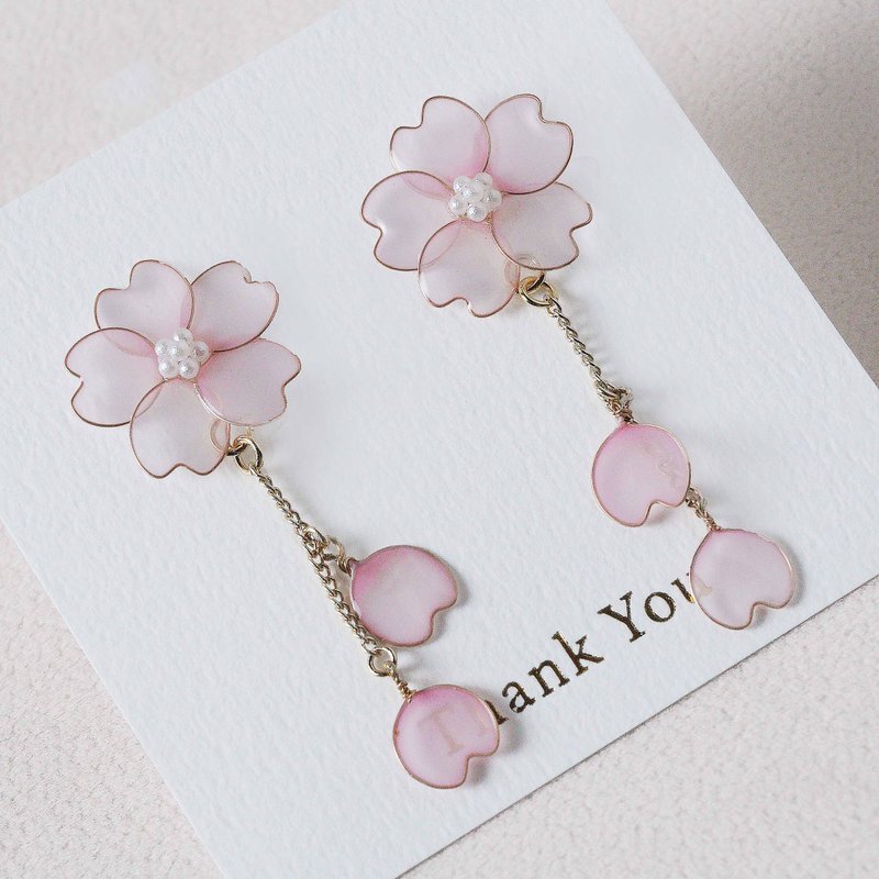 Sakura Blooming Spring Sakura Cherry Blossom Earrings/ Clip-On Japanese Swaying Design Pearl Japanese Style Non-pierced Earrings - ต่างหู - วัสดุอื่นๆ สึชมพู