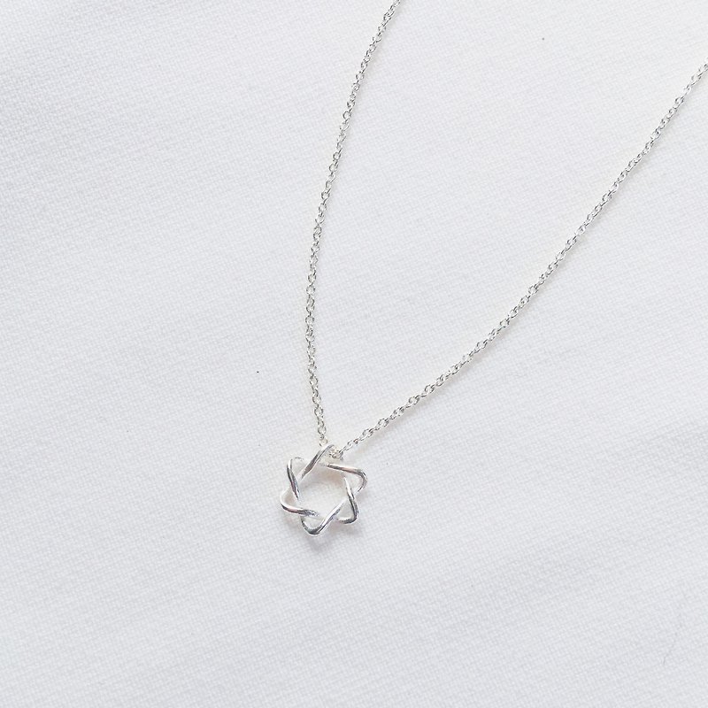 Reverse Twist Star Clavicle Chain S925 Sterling Silver Necklace with silver cloth - สร้อยคอ - โลหะ สีเงิน