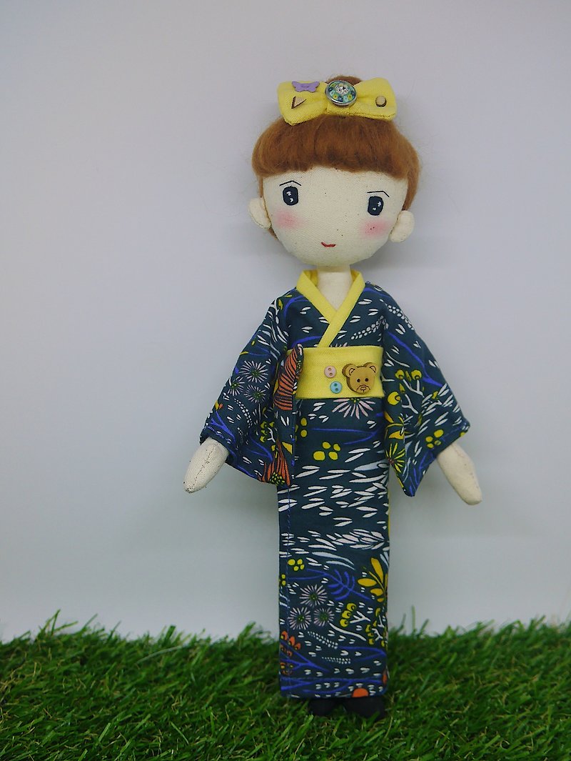 Handmade Doll- Kimono Girl with cute hair bun - 公仔模型 - 棉．麻 