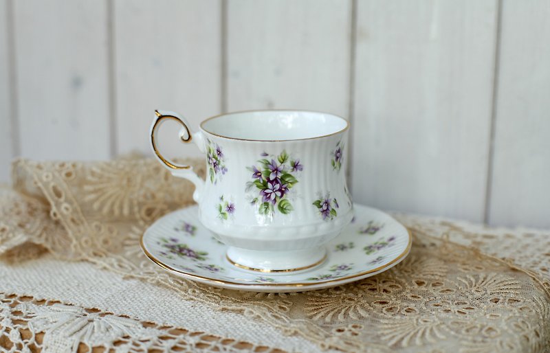 【好日戀物】英國vintage Queen's紫羅蘭陶瓷下午茶杯盤組 - 茶具/茶杯 - 陶 白色