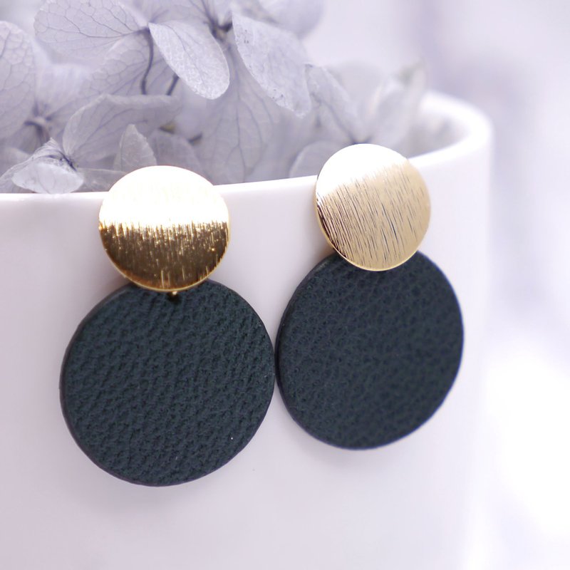 Pieces_Green Leather Earrings [Stainless Steel earrings with real gold plating. Can be changed to clip-on] - ต่างหู - หนังแท้ สีเขียว