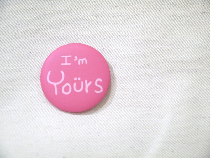| Medium Badges| I'm yours - Badges & Pins - Plastic Pink
