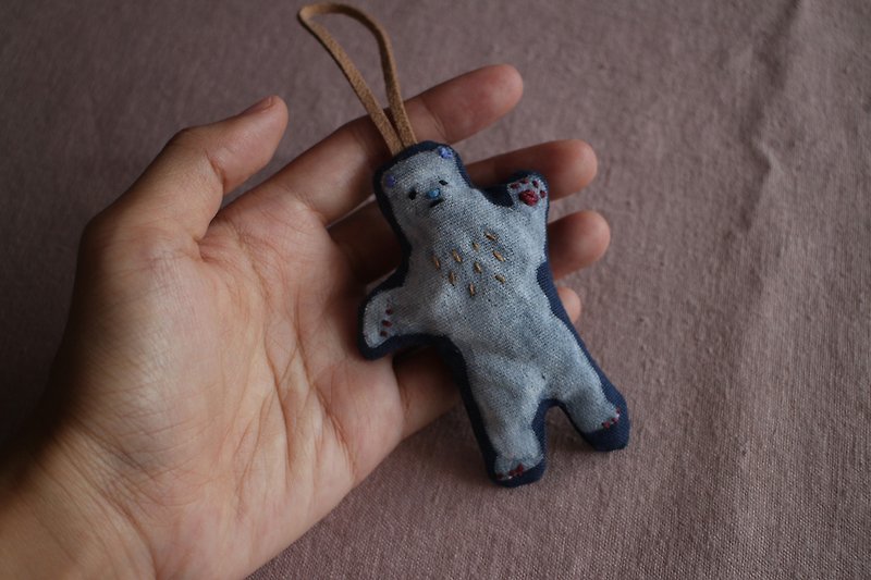Suede rope embroidery pendant / innocent bear - Other - Thread Blue