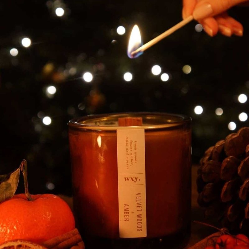 【英國 wxy】Amber 蠟燭(S)- 絲絨木 & 琥珀 /142g - 香氛蠟燭/燭台 - 玻璃 咖啡色