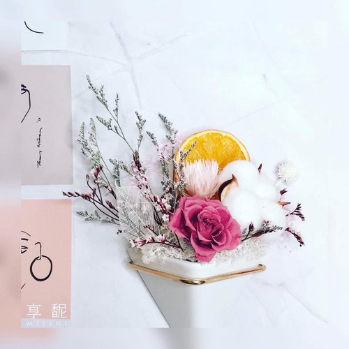 享宸 MISSNI Florist 玫瑰永生花 療癒三角壁掛 / 客製 / 居家裝飾