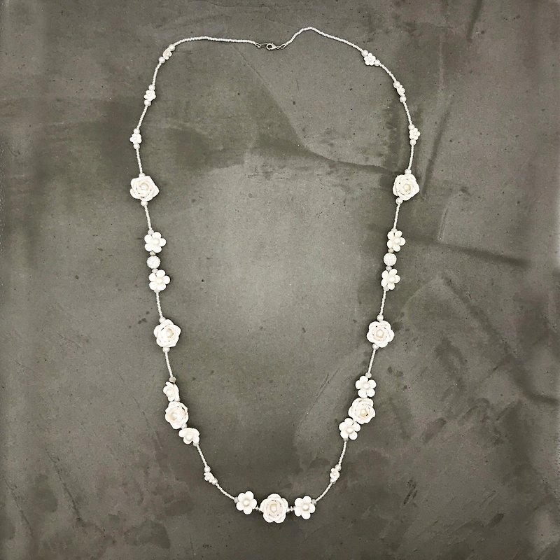 Leather Rose Pearl Jewelry Long Necklace - สร้อยข้อมือ - หนังแท้ ขาว