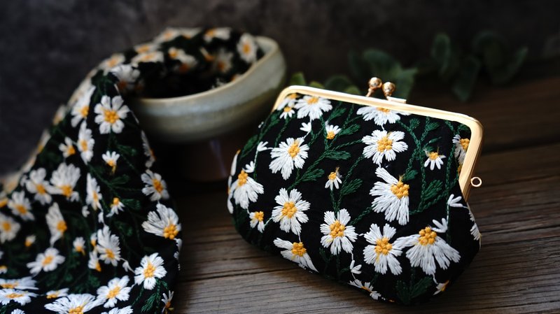 卡片收納/刺繡/零錢包/口金包/小花刺繡方形親子口金包(共兩色) - 錢包/皮夾/長短夾 - 棉．麻 