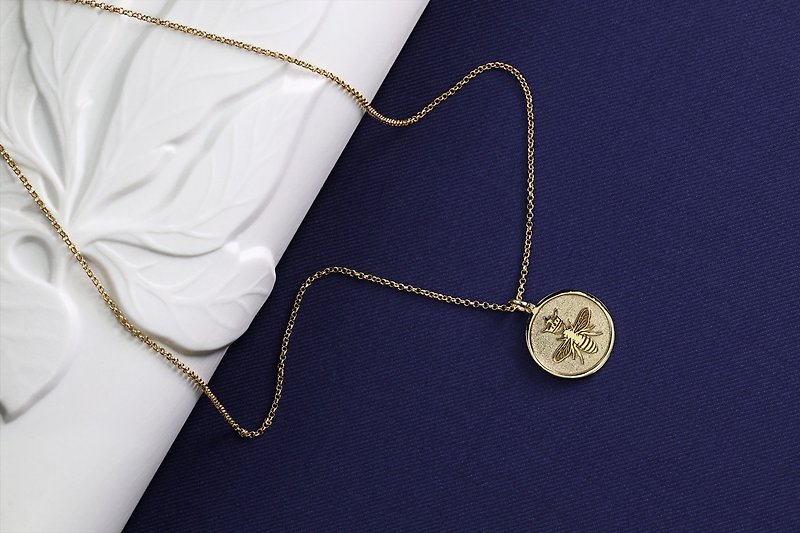 Gold plated Necklace, Bee charm necklace, Bee Pendant gold plated, The Queen Bee - สร้อยคอ - เครื่องประดับ สีทอง
