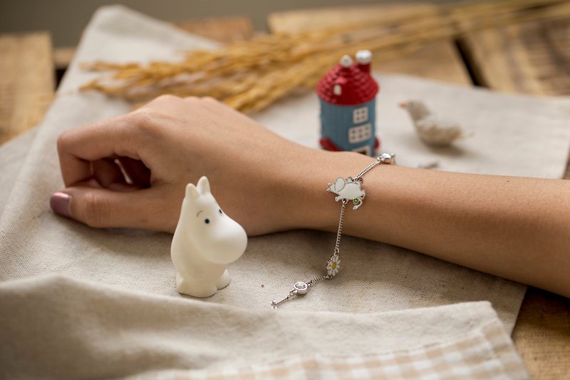 Bracelet with Colored Moomin Pendant and Rainbow Crystal - 手鍊/手環 - 其他金屬 多色