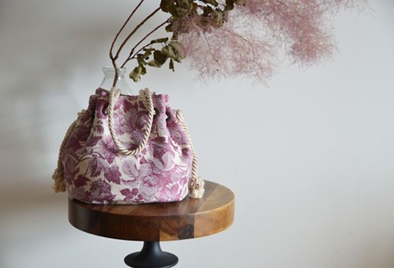 New Botanical Floral High Class Jacquard Marine Bag Bordeaux - กระเป๋าถือ - ผ้าฝ้าย/ผ้าลินิน 