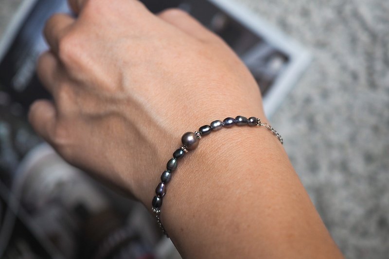 Black Pearl Bracelet, 925 Silver, Capricorn stone, Scorpio gem, Christmas Gift - Bracelets - Gemstone Black