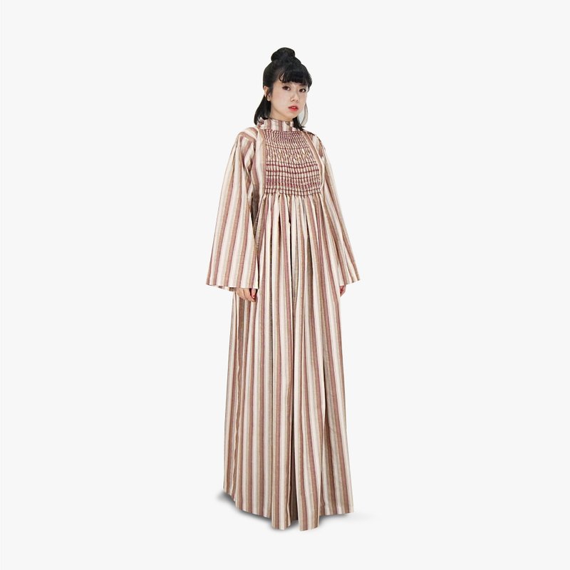 A‧PRANK: DOLLY :: Vintage VINTAGE stand collar pink coffee color three-dimensional embroidery super refined vintage dress (D711025) - ชุดเดรส - ผ้าฝ้าย/ผ้าลินิน สีนำ้ตาล