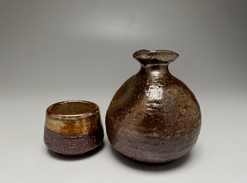 Sake tokkuri and guinomi - 花瓶/花器 - 陶 