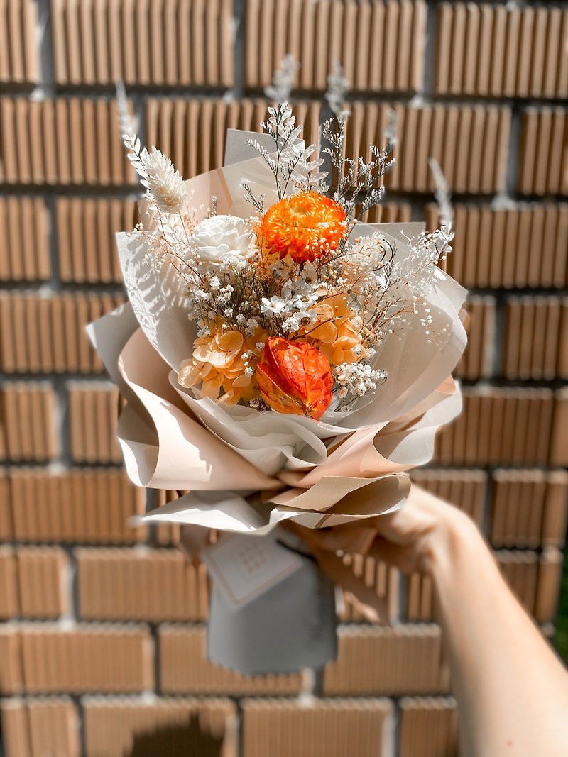 Graduation bouquet/orange/dry flower - ช่อดอกไม้แห้ง - พืช/ดอกไม้ สีส้ม