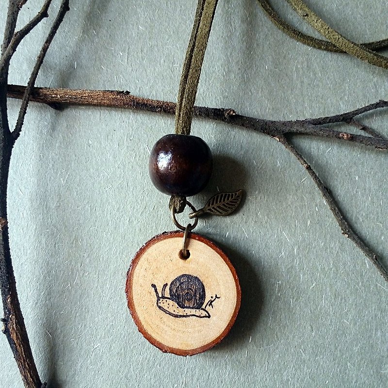 Hand-painted necklace / pendant (snail) - Necklaces - Wood Multicolor