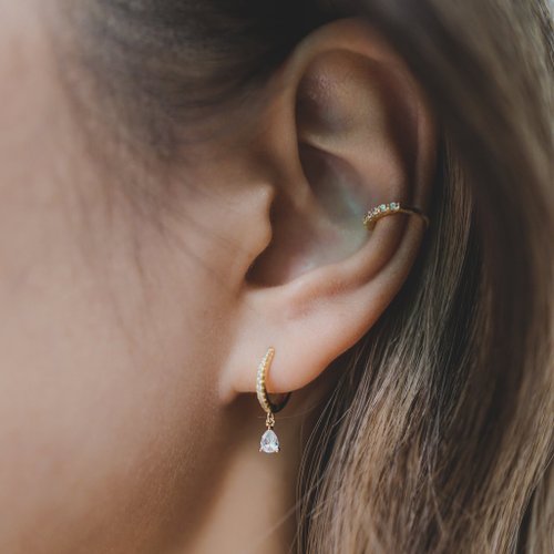Shashi ピアス ドロップ クリスタル フリンジ パーティー Shashi(シャシ) ピアス(レディース) - 海外通販のBUYMA