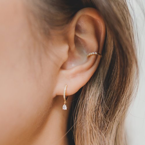 【TIMELESS PEARLY】クリスタル◆ゴールドトーン フープピアス クリスタル フープピアス ゴールドトーン TIMELESS PEARLY pour
