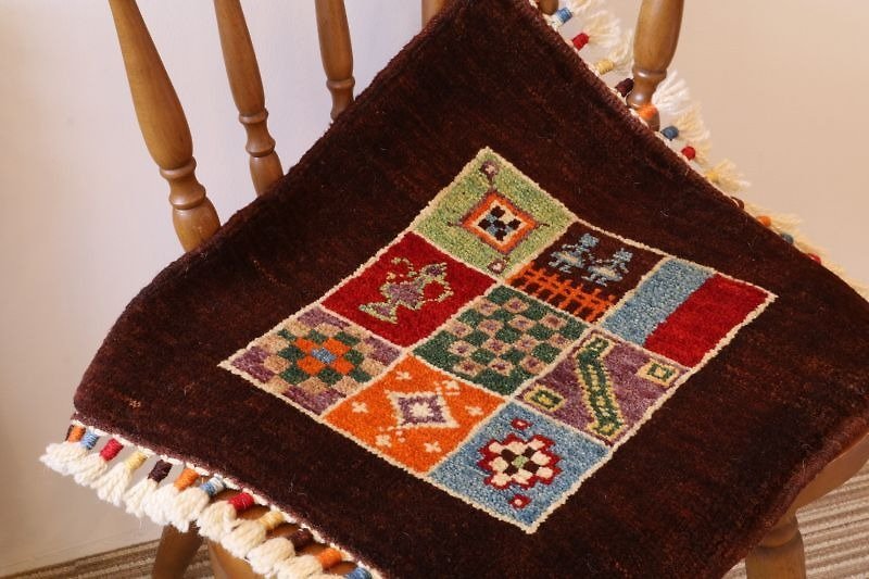 ダークブラウン 手織り 絨毯 座布団サイズ ウール 草木染め newデザイン - 毛布・かけ布団 - その他の素材 ブラウン