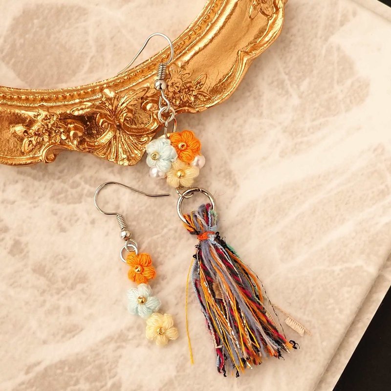 【Earrings / Ear clips】 Embroidery thread mini flower bouquet asymmetry × tassel - Earrings & Clip-ons - Thread Orange