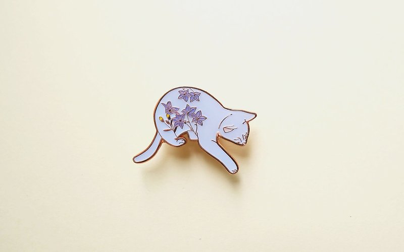 Autumn Kikyo Cat Enamel Pin, Badge, Brooch, Pin, Accessories - เข็มกลัด - วัตถุเคลือบ สีม่วง
