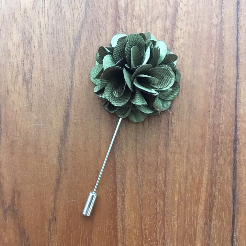 Green Petal Lapel Pin (Flower) - 胸針 - 棉．麻 綠色
