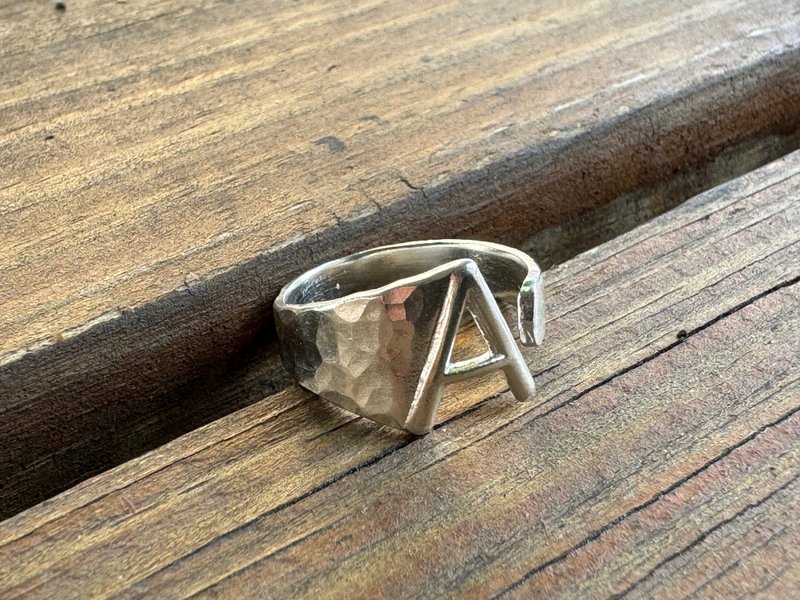 Sterling silver English letter ring with customizable name - แหวนทั่วไป - เงิน สีเงิน