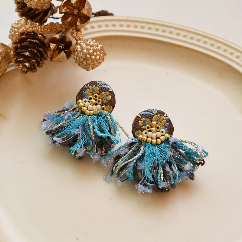 イヤリング/Ribbon tassel earrings /Floral Blue - 耳環/耳夾/耳骨夾 - 其他材質 藍色