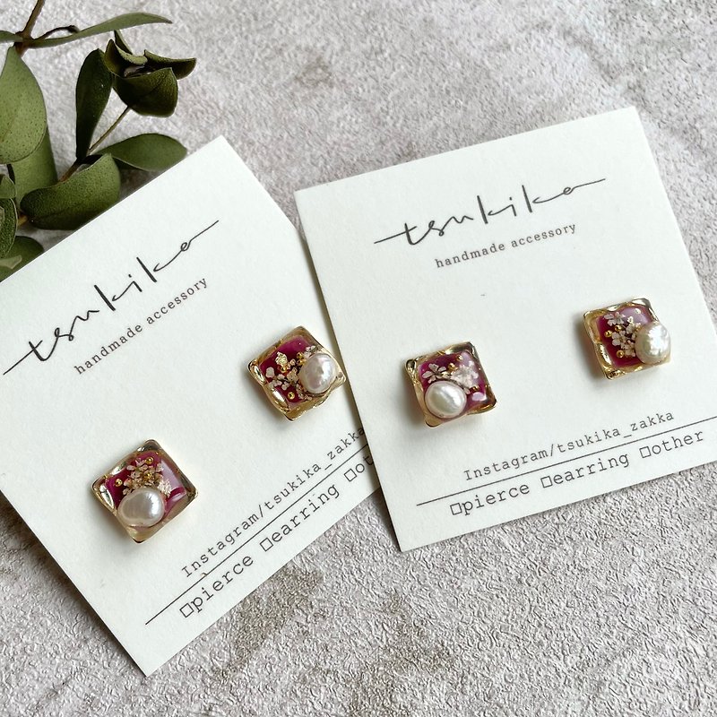 Small Square Embossed Flower Earrings/Dry Flower Earrings/Japanese Resin/Handmade Jewelry - Earrings & Clip-ons - Resin 