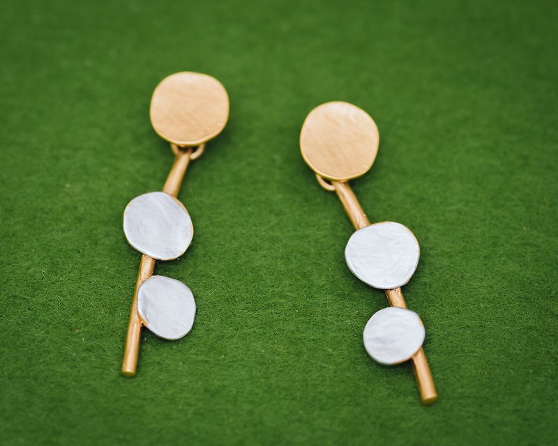 Matte gold and silver earrings - Matt earrings - Leaf earrings - wireplant - ต่างหู - เงิน สีเงิน