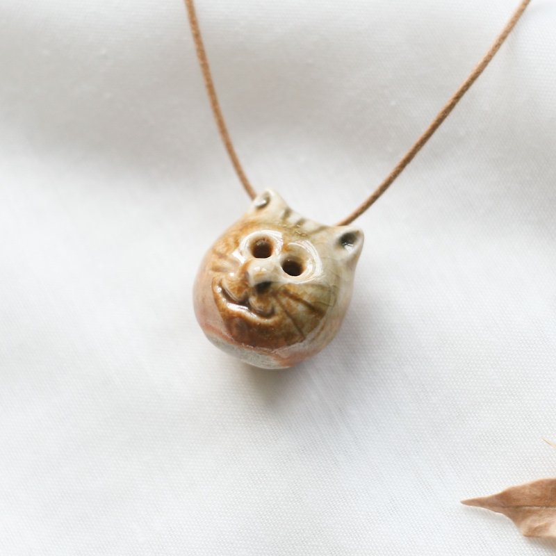 Firewood Pottery Cat Necklace - Small Round Face - สร้อยคอ - ดินเผา สีนำ้ตาล