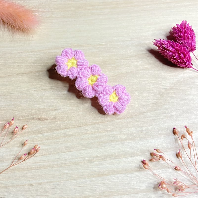Handmade crochet mini puff flower hairpin/customizable/satin ribbon all-inclusive clip - เครื่องประดับผม - เส้นใยสังเคราะห์ สึชมพู