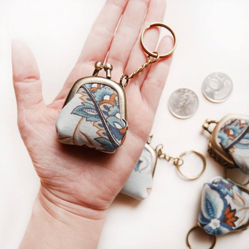 Blue and white porcelain exquisite mouth gold package / key ring / wedding small things [Made in Taiwan] - Coin Purses - Other Metals Blue