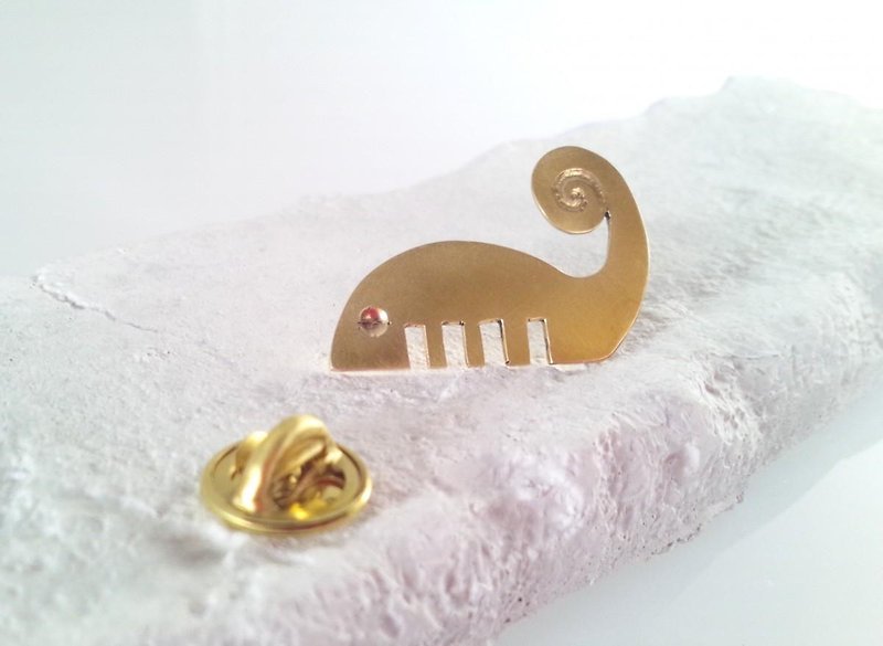 ☆ Comb spirit ☆ Brass pin badge - Brooches - Other Metals 