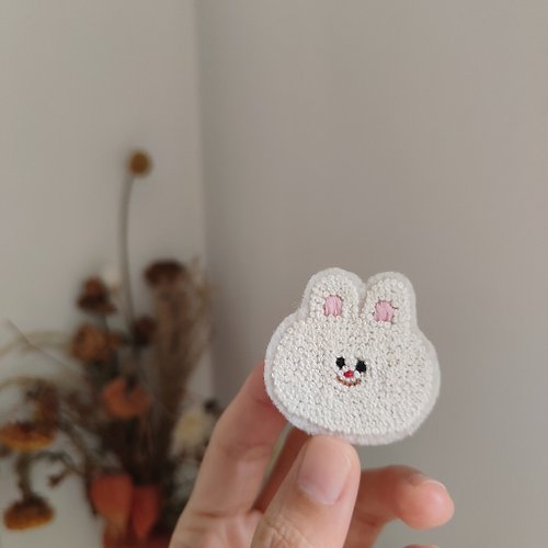 Think more Deeply+ 手工刺繡 | bunny小兔子胸針