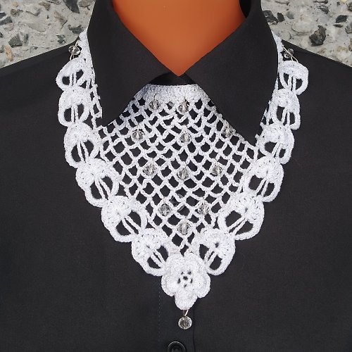 Alternative Crochet Boutique 愛爾蘭蕾絲領項鍊。 鉤針圍兜項鍊。 可拆卸衣領手工編織