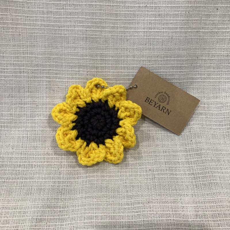 Sunflower charm keychain - 鑰匙圈/鑰匙包 - 其他材質 黃色