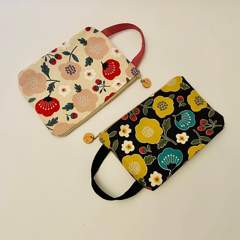 Camellia and berry storage bag. Inside pocket. 2 colours. It’s easy to store cell phone pleats and cotton - Toiletry Bags & Pouches - Cotton & Hemp Multicolor
