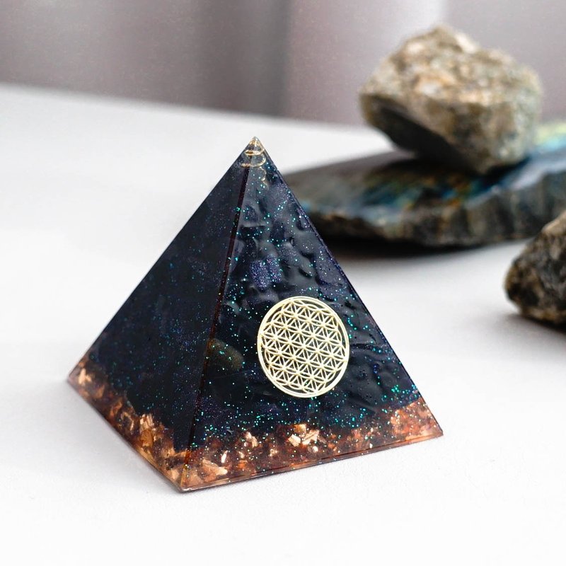 預訂【藍砂石】奧根水晶能量金字塔Orgonite 6x6 cm - 擺飾/家飾品 - 水晶 藍色